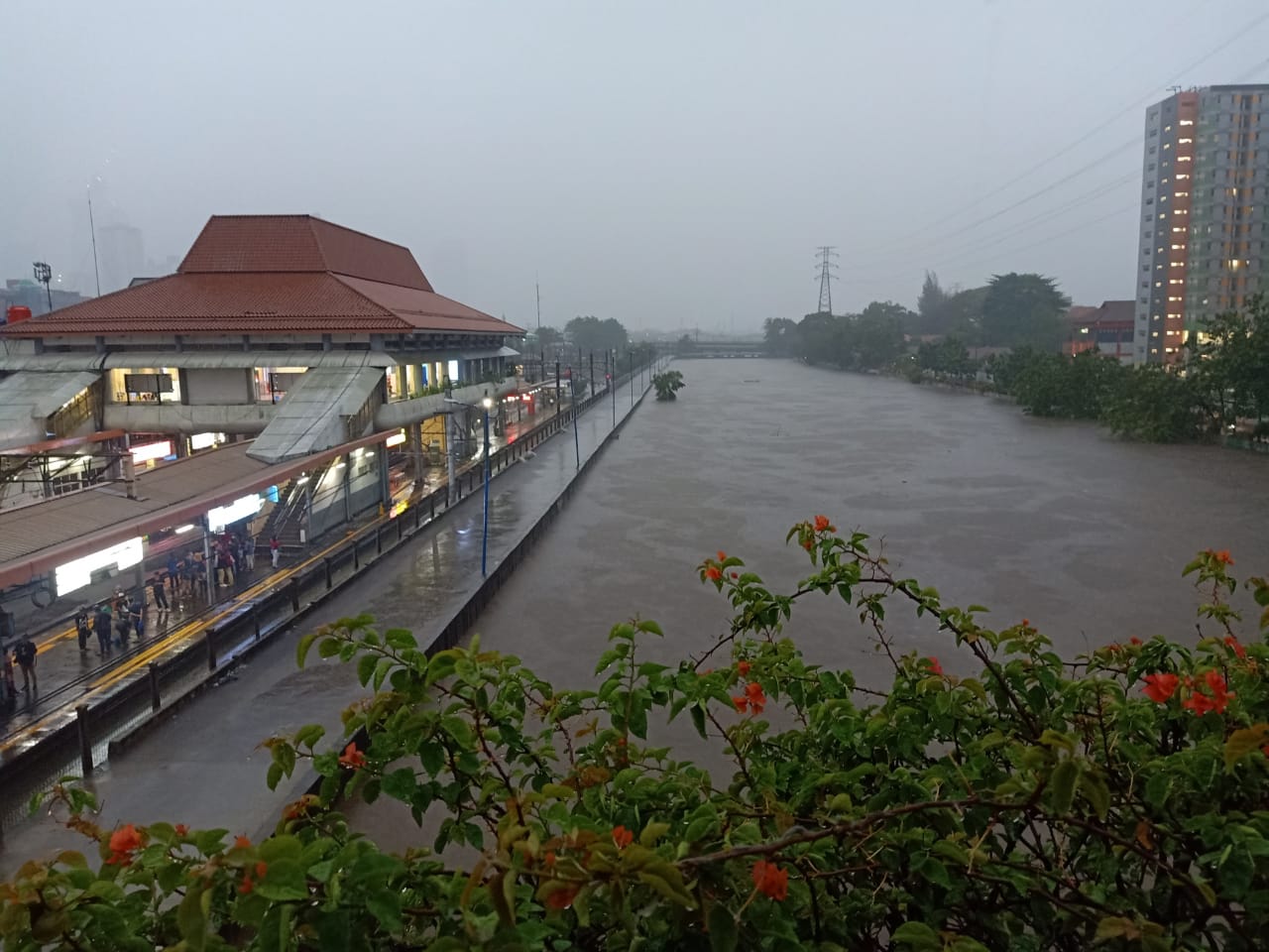 DPR Minta PLN Bentuk Tim Siaga Banjir